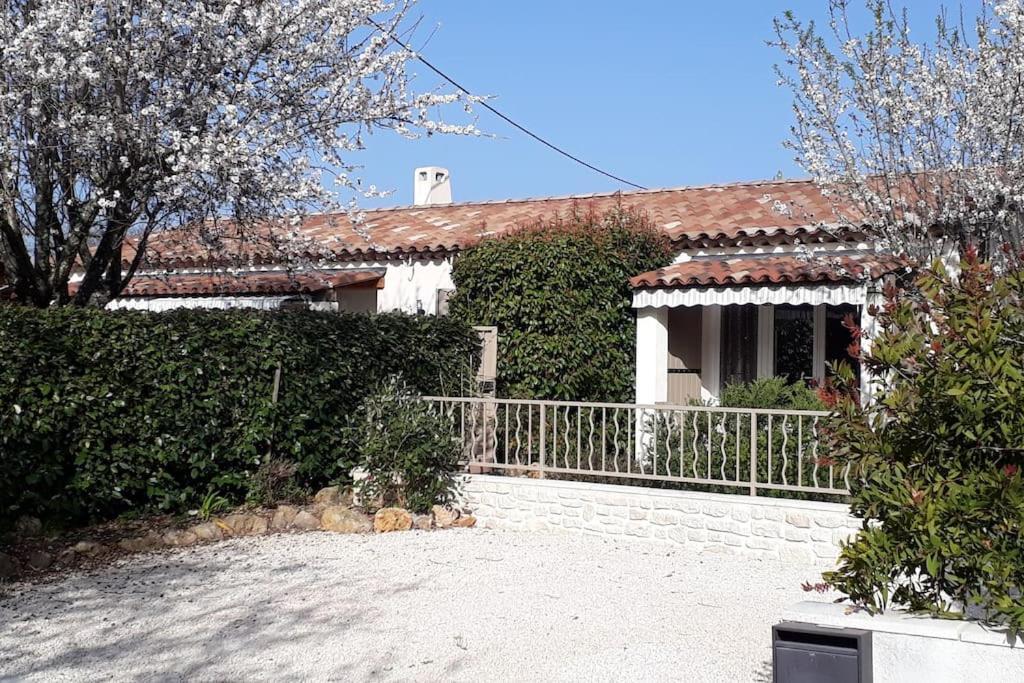 Maison 2/4pers : jardin piscine. LES AMANDIERS Lorgues Buitenkant foto